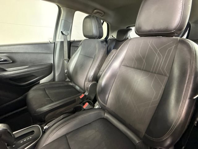 Used 2019 Chevrolet Trax LT w/ LT Convenience Package AWD/4WD image 15