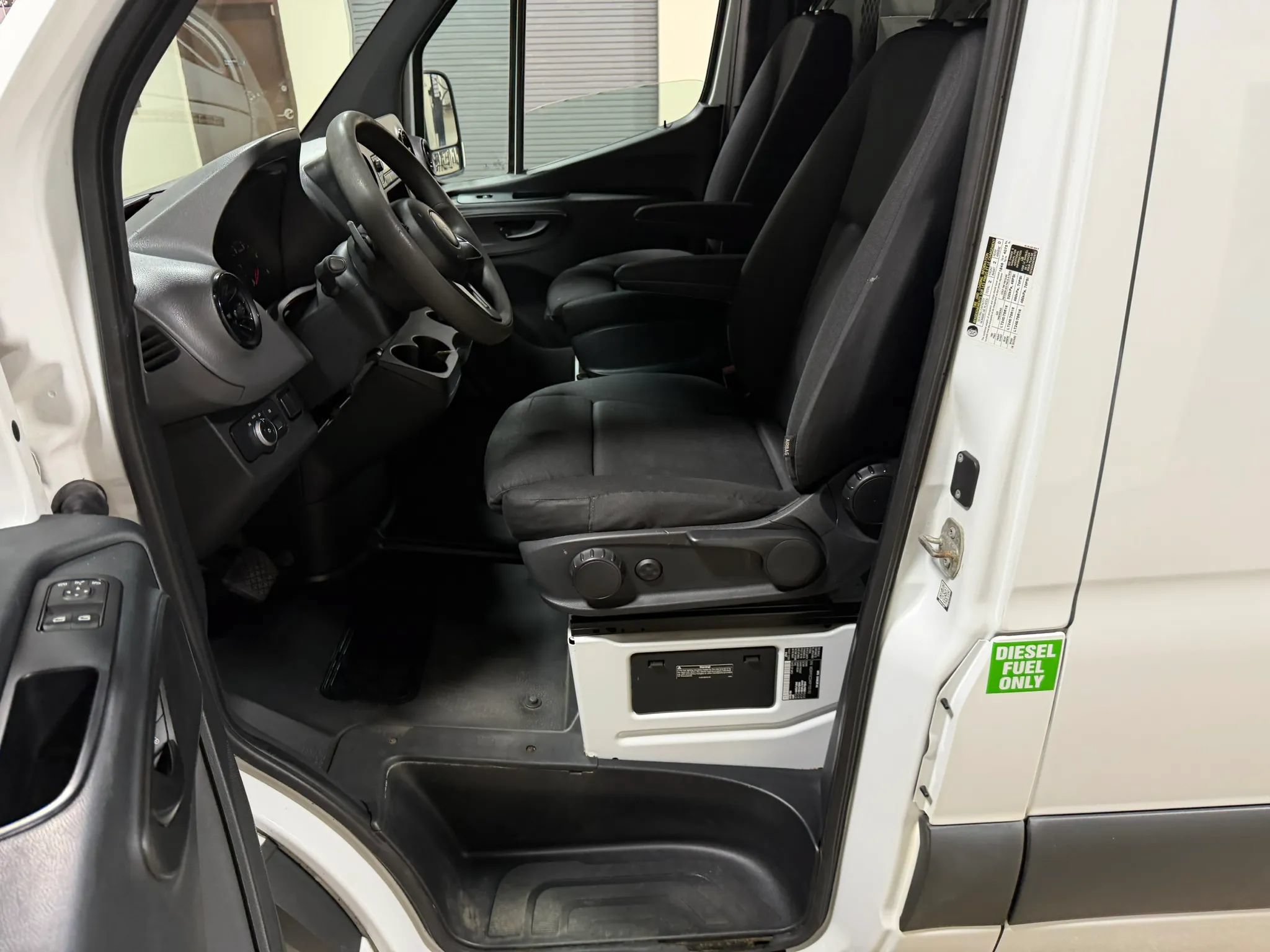 Used 2019 Freightliner Sprinter 144 RWD image 33