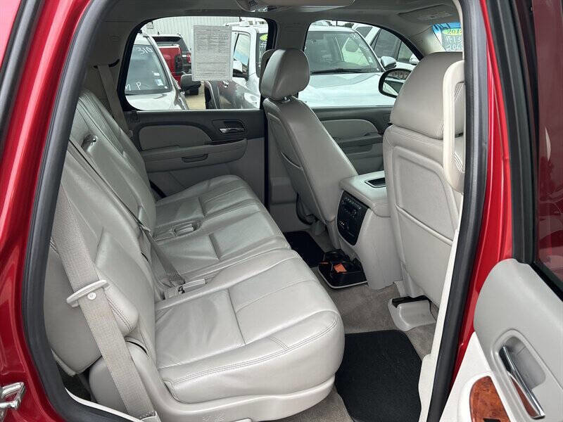 Used 2014 Chevrolet Tahoe LT w/ Luxury Package AWD/4WD image 20
