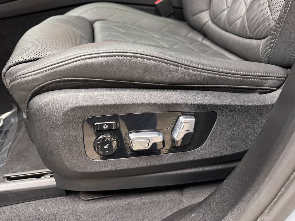 Used 2024 BMW X5 xDrive40i w/ M Sport Package AWD/4WD image 12