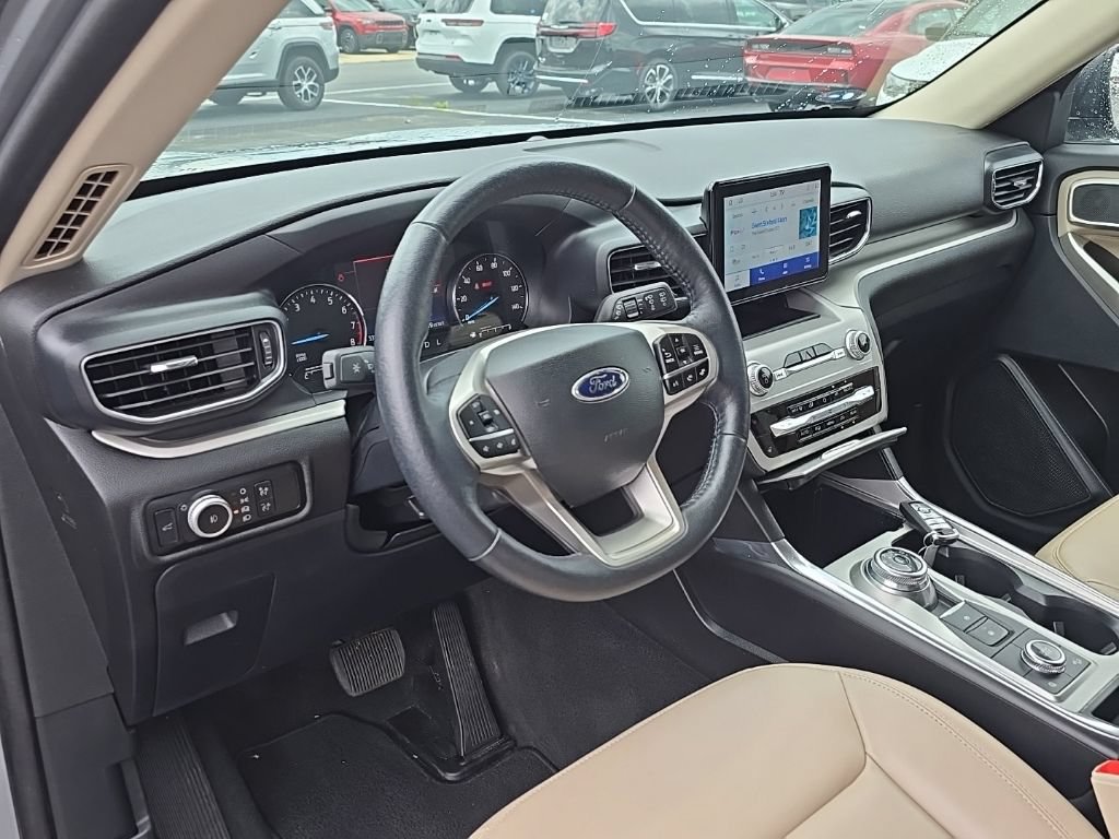Used 2023 Ford Explorer XLT w/ Equipment Group 202A AWD/4WD image 12