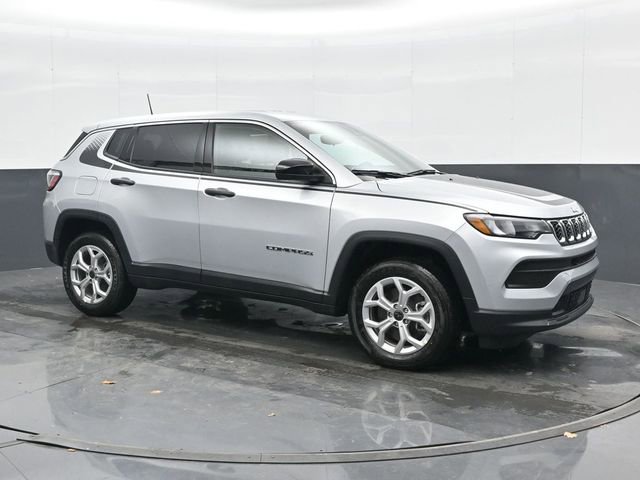 Used 2025 Jeep Compass Sport w/ Mopar Graphics Package AWD/4WD image 6