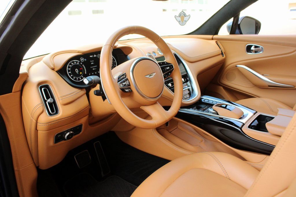 Used 2021 Aston Martin DBX image 8
