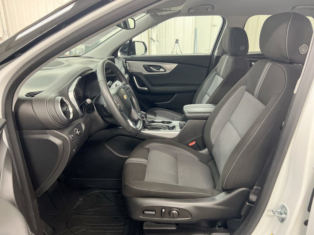 Used 2023 Chevrolet Blazer LT FWD image 19