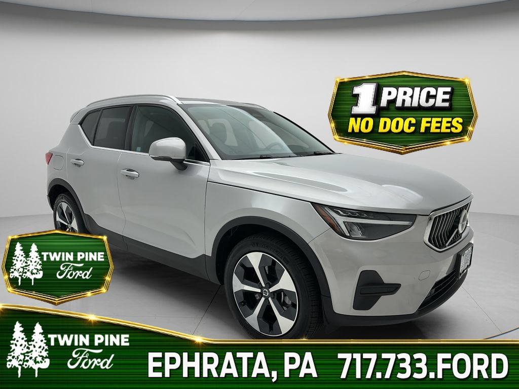 Used 2024 Volvo XC40 B5 Core AWD/4WD image 1