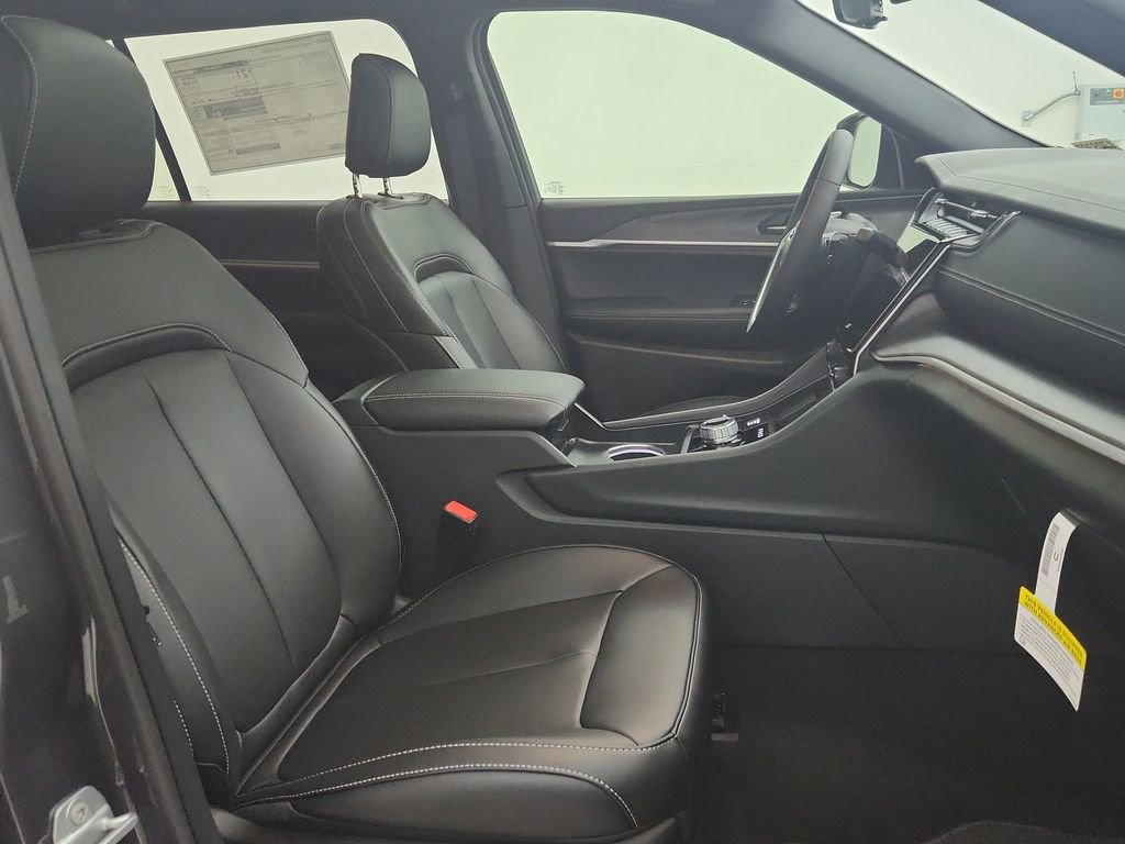 New 2025 Jeep Grand Cherokee L Limited w/ Black Appearance Package image 19