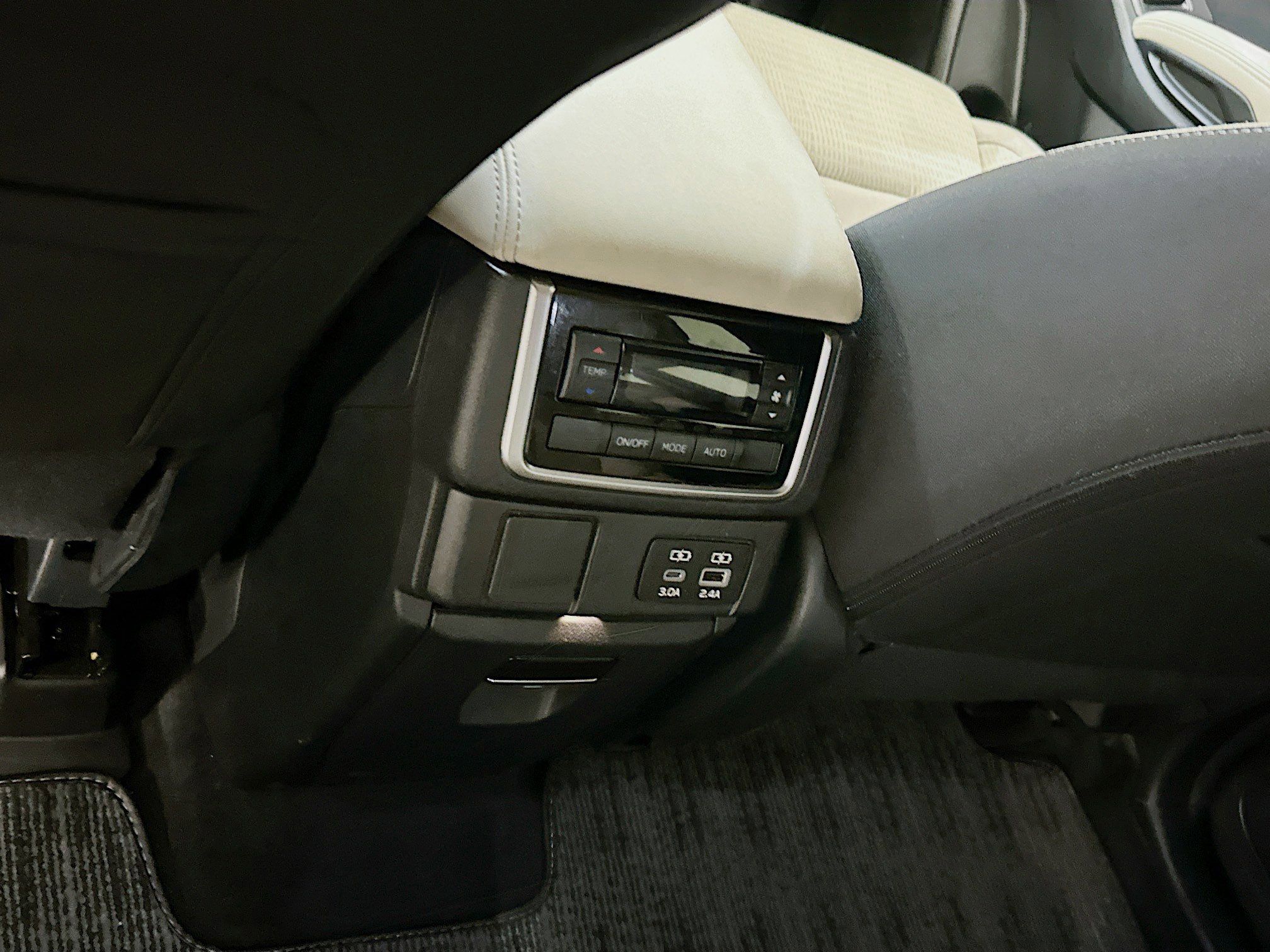 Used 2025 Subaru Ascent Premium AWD/4WD image 27