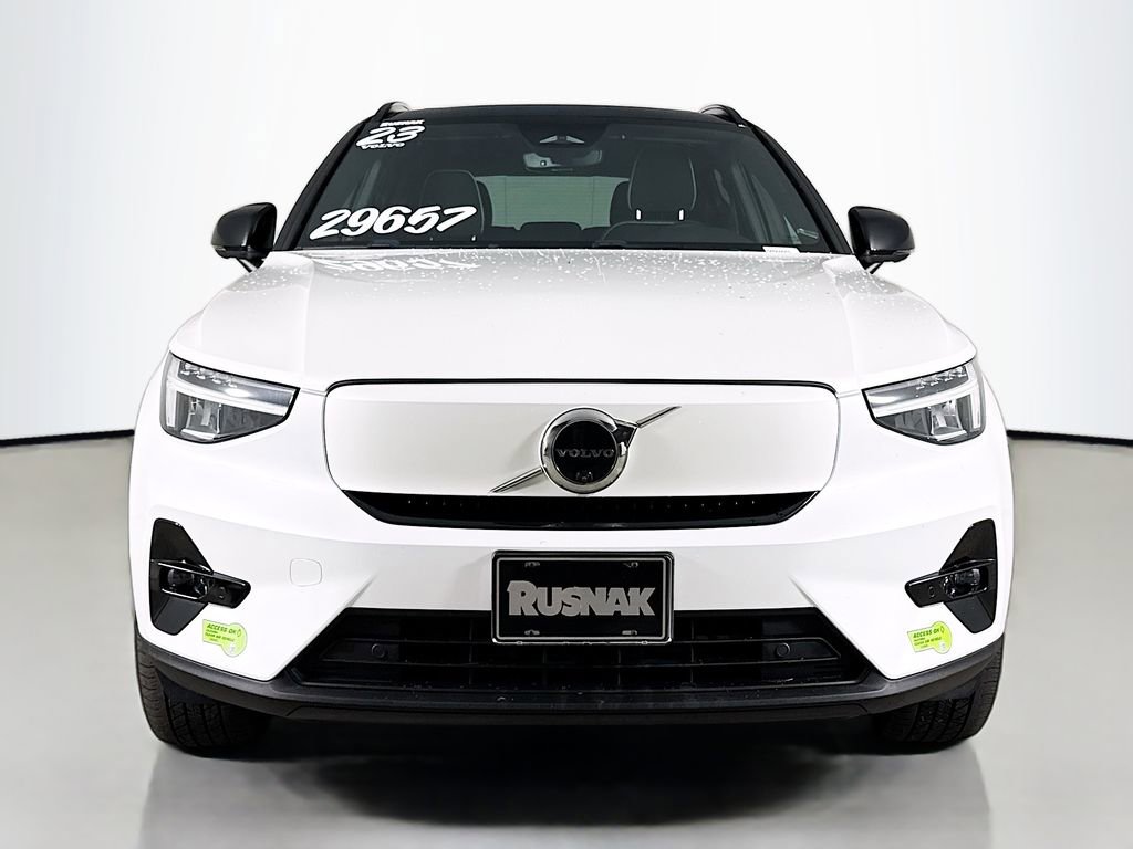 Used 2023 Volvo XC40 Recharge Plus image 2