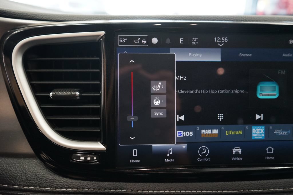 Used 2023 Chrysler Pacifica Touring-L AWD/4WD image 39