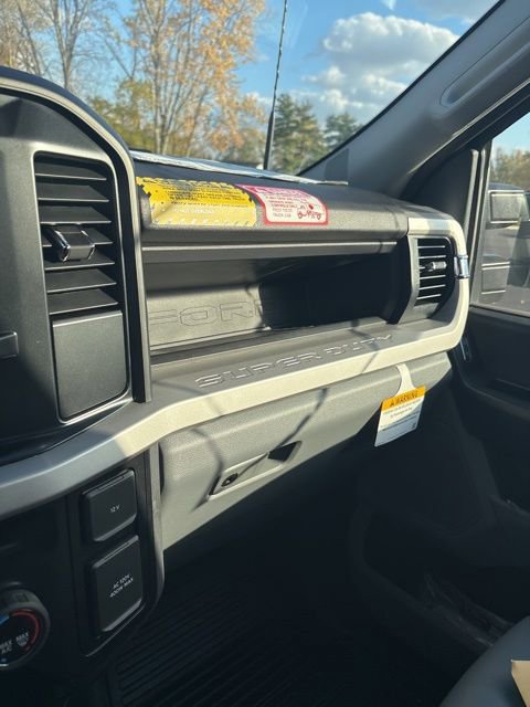 New 2025 Ford F450 XL w/ XL Chrome Package image 30