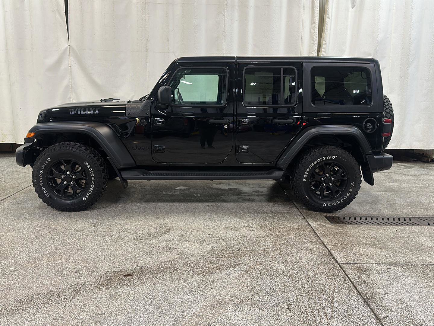 Used 2021 Jeep Wrangler Unlimited Willys image 2