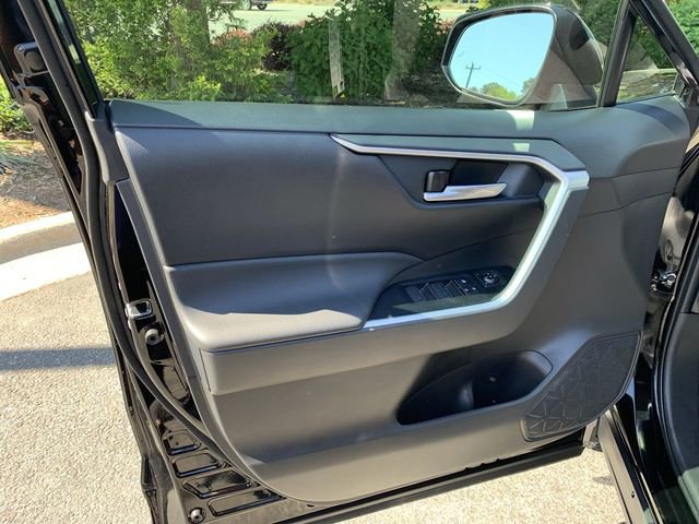 Used 2025 Toyota RAV4 XLE w/ Convenience Package FWD image 17