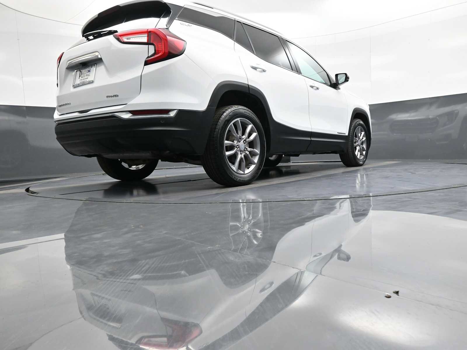 Used 2022 GMC Terrain SLT w/ Infotainment Package II AWD/4WD image 29