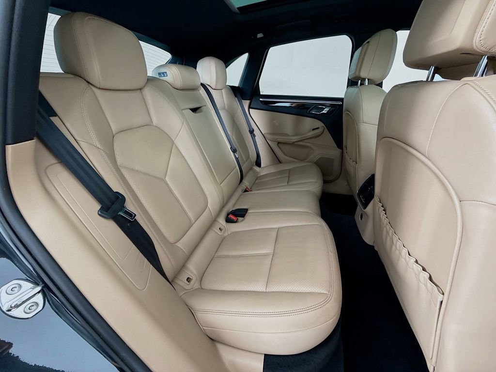 Certified 2023 Porsche Macan Turbo image 30