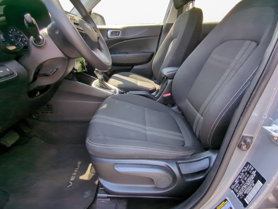 Used 2020 Hyundai Venue SEL FWD image 9