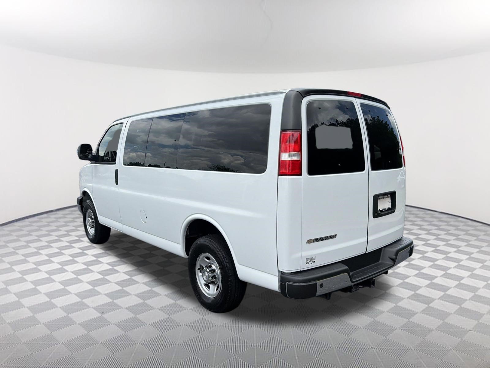 Used 2022 Chevrolet Express 2500 LT RWD image 7