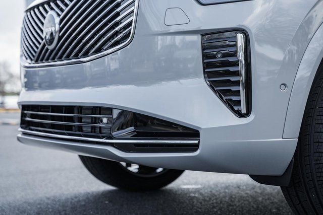 New 2026 Volvo XC90 B6 Ultra w/ Protection Package image 14