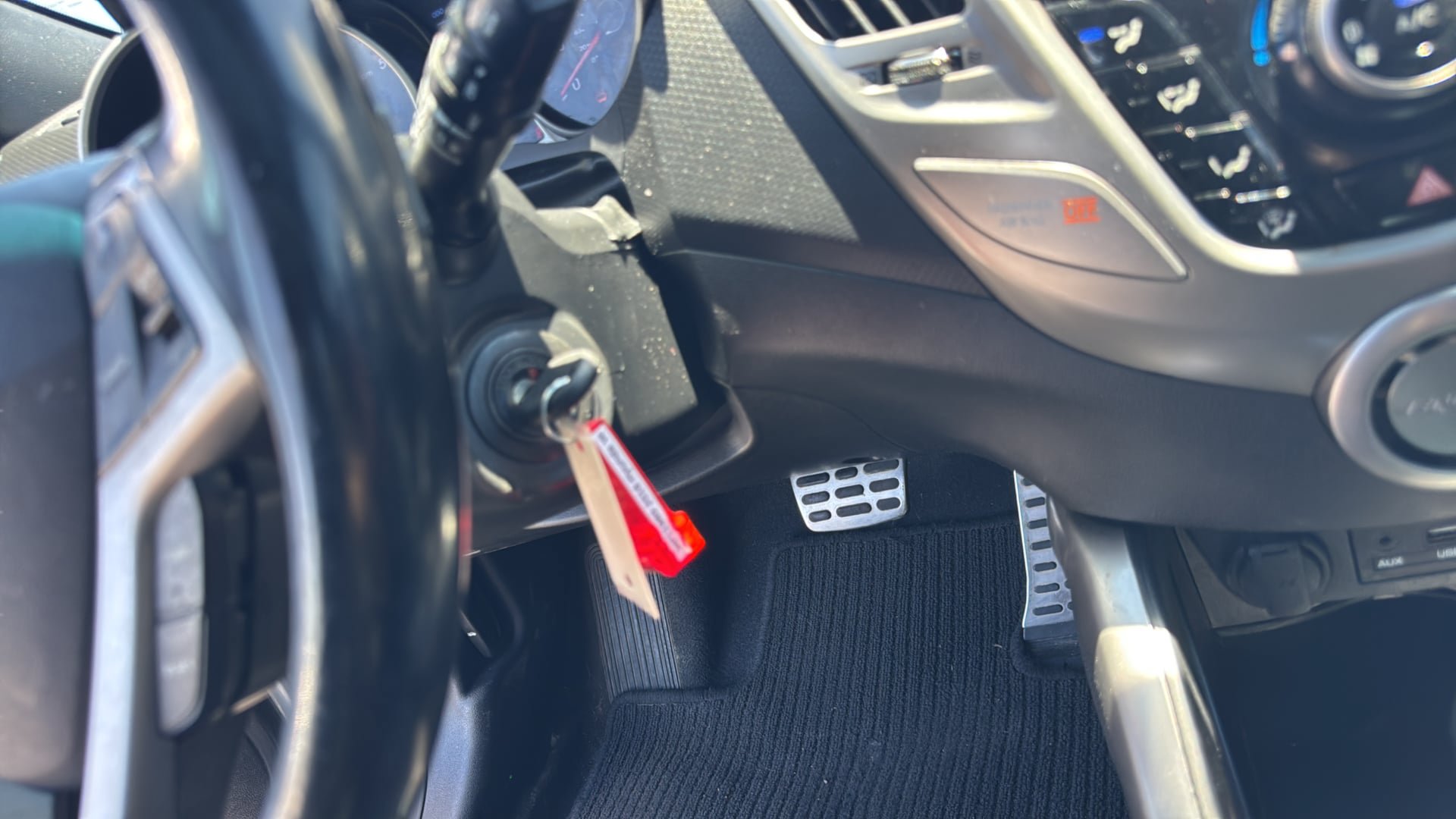 Used 2016 Hyundai Veloster w/ Option Group 02 FWD image 24