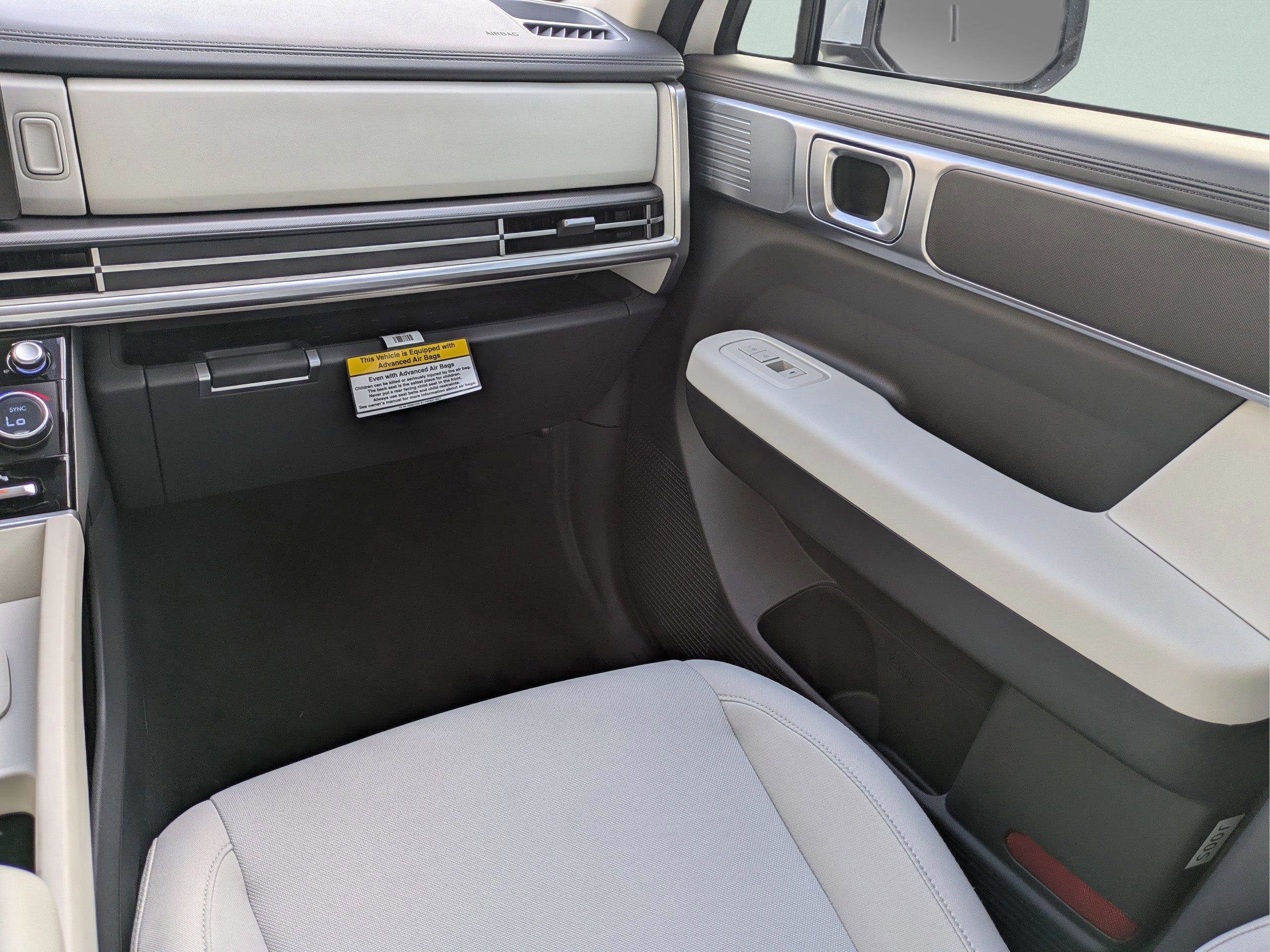 New 2026 Hyundai Santa Fe SE image 17