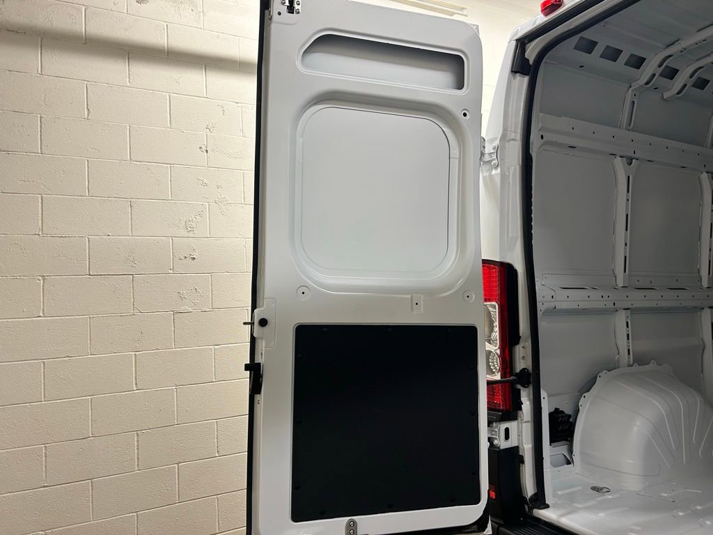Used 2025 RAM ProMaster 2500 w/ Premium Convenience Group image 10