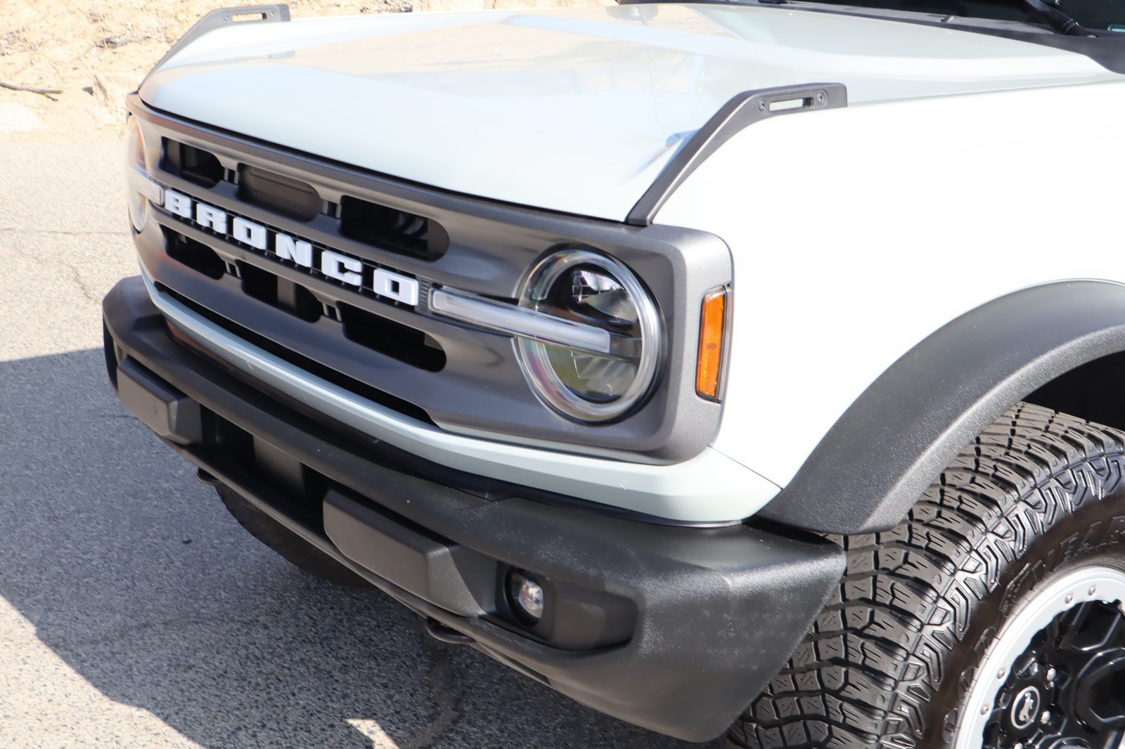 Used 2023 Ford Bronco Big Bend w/ Sasquatch Package AWD/4WD image 8
