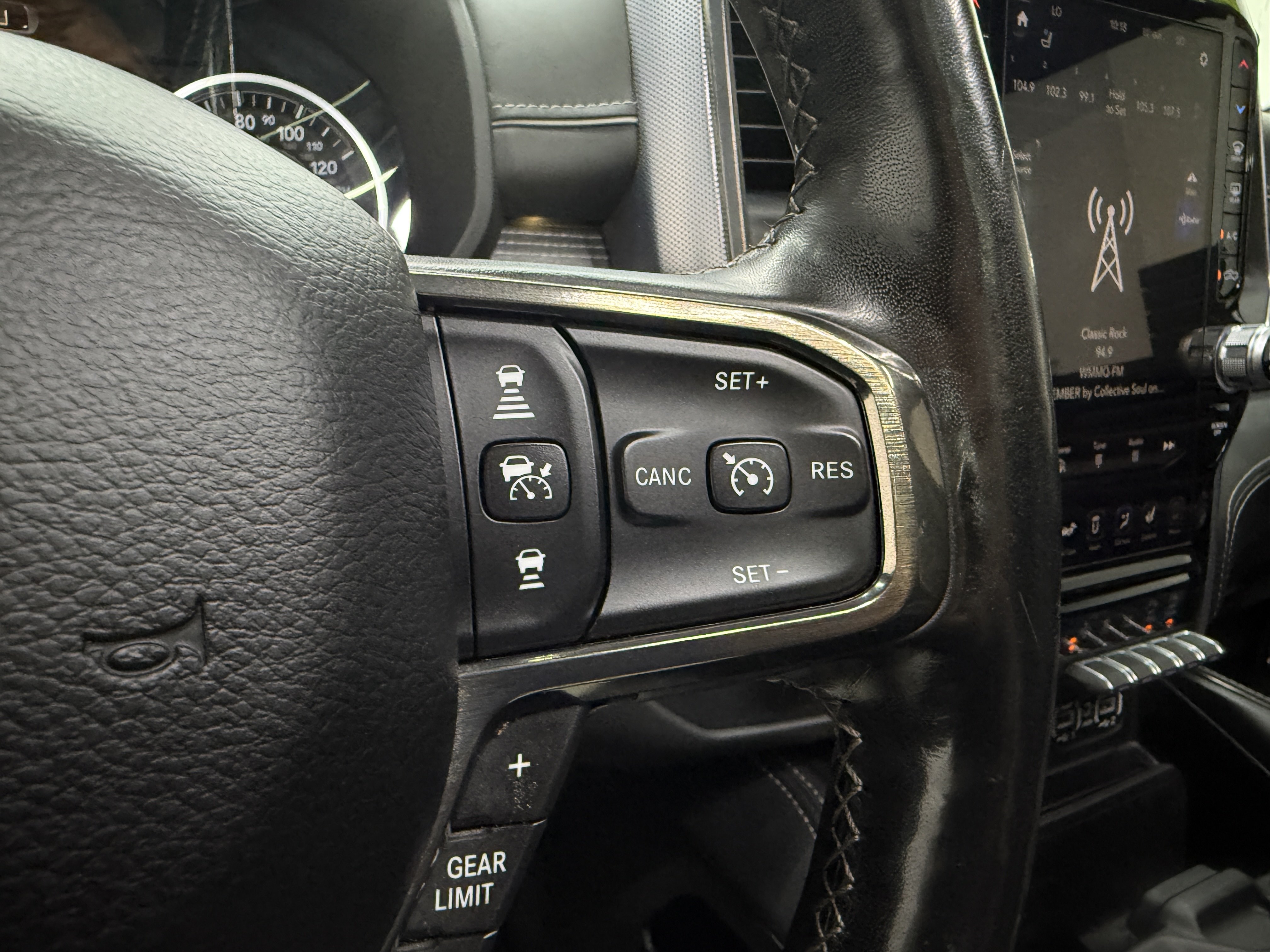 Used 2019 RAM 1500 Limited AWD/4WD image 17