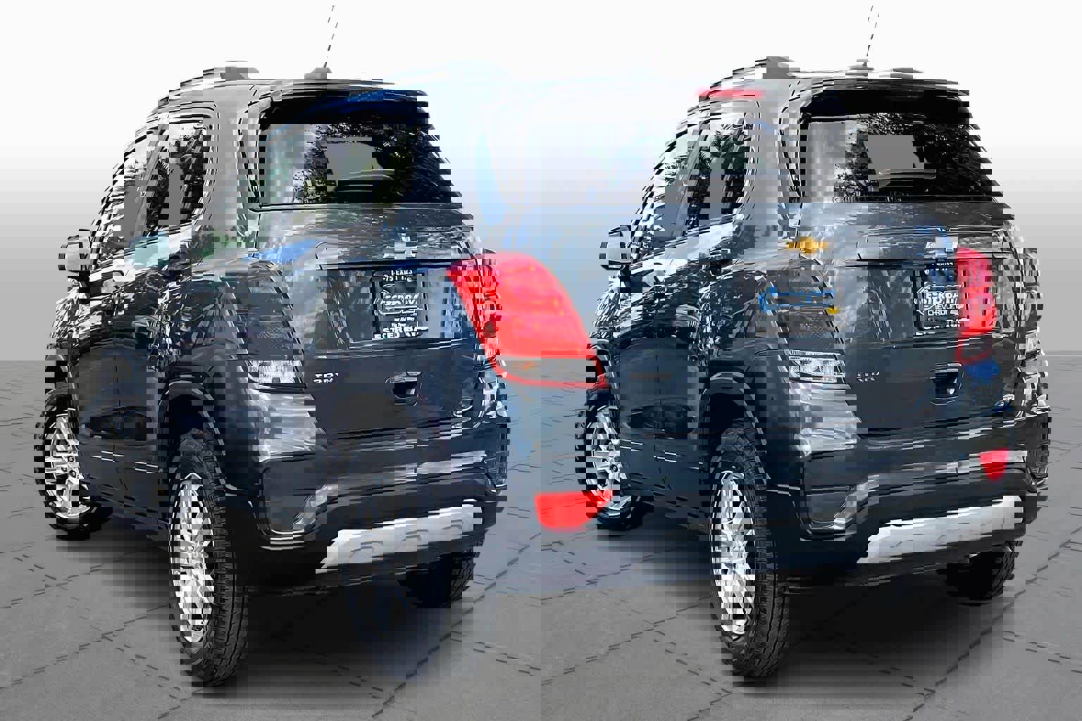 Used 2021 Chevrolet Trax LT w/ LT Convenience Package image 11