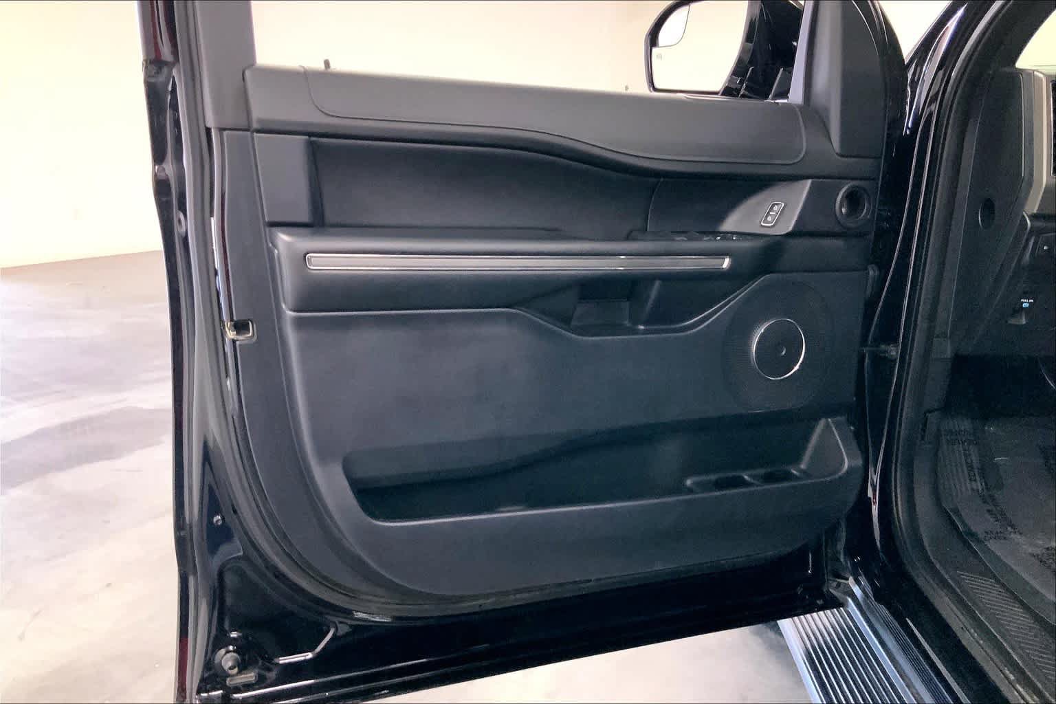 Used 2019 Ford Expedition XLT w/ Equipment Group 201A RWD image 19