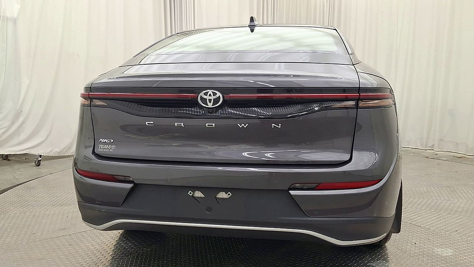 Certified 2023 Toyota Crown AWD/4WD image 4