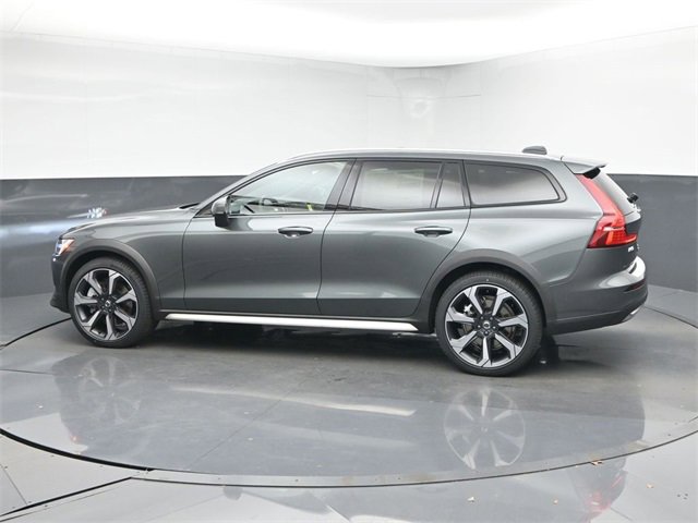 New 2026 Volvo V60 B5 Cross Country Ultra w/ Protection Package Premier image 5
