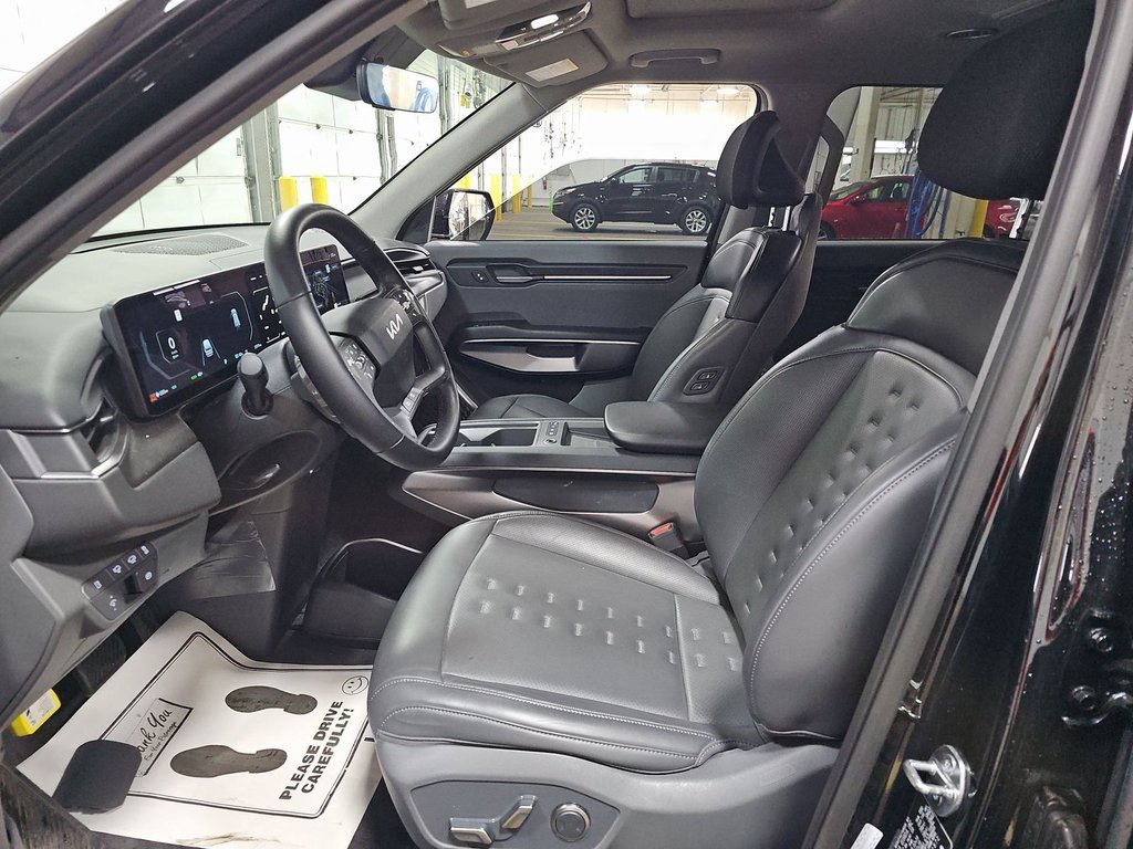 Used 2025 Kia EV9 Wind image 4