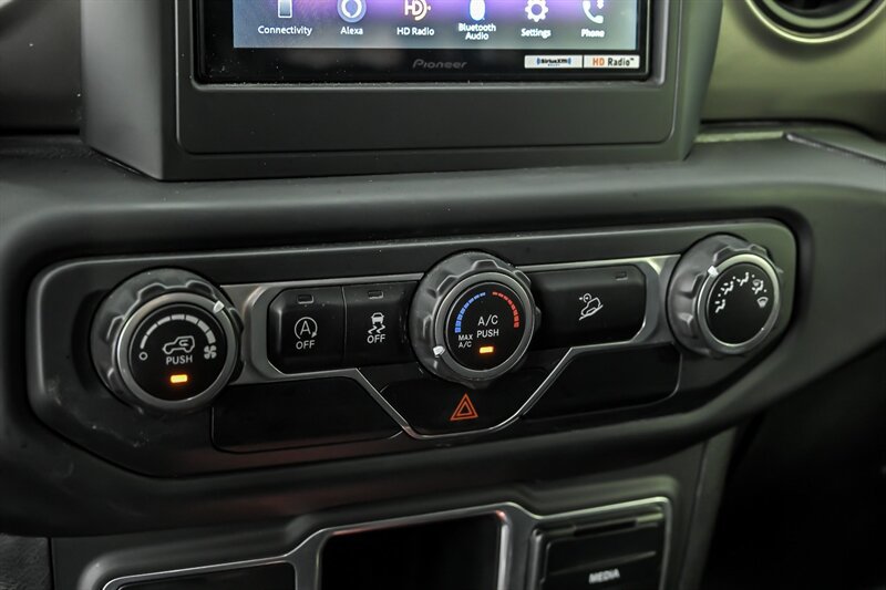 Used 2018 Jeep Wrangler Unlimited Sport AWD/4WD image 24
