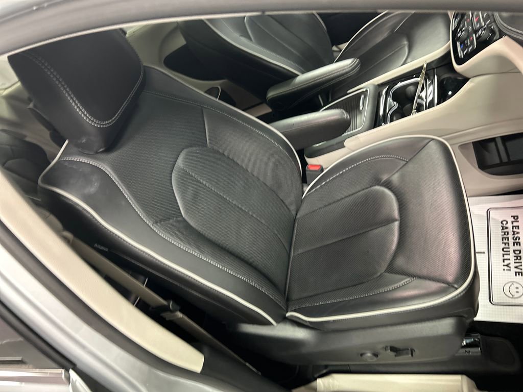Used 2024 Chrysler Pacifica Limited image 27