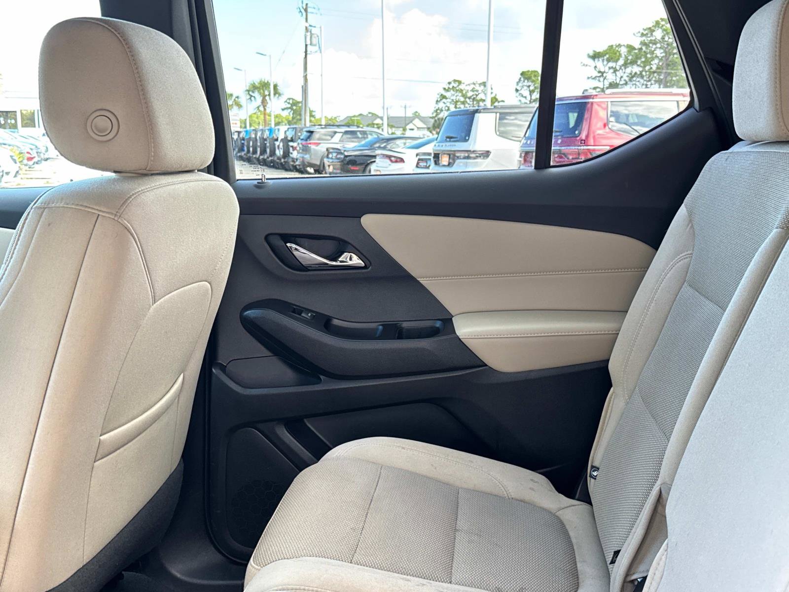 Used 2023 Chevrolet Traverse LS image 15