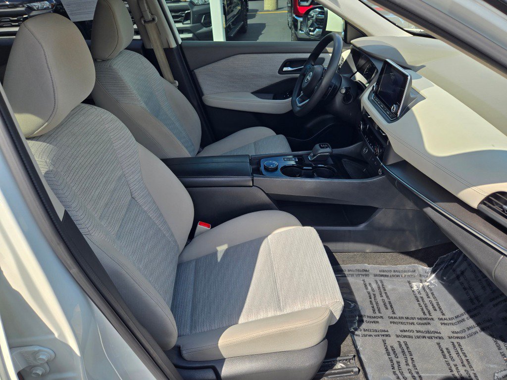 Used 2023 Nissan Rogue SV AWD/4WD image 7