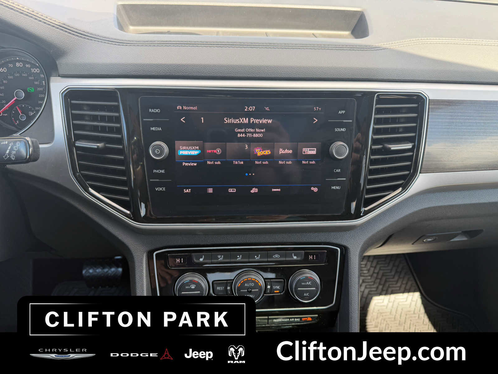 Used 2018 Volkswagen Atlas SEL AWD/4WD image 29