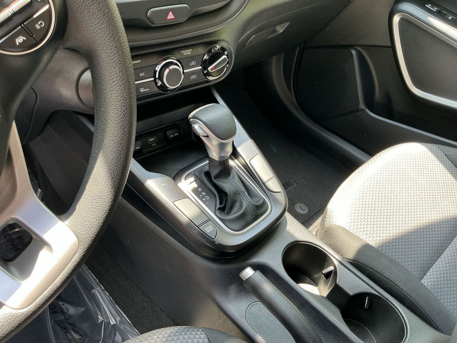 Used 2025 Kia Soul LX w/ LX Technology Package FWD image 36
