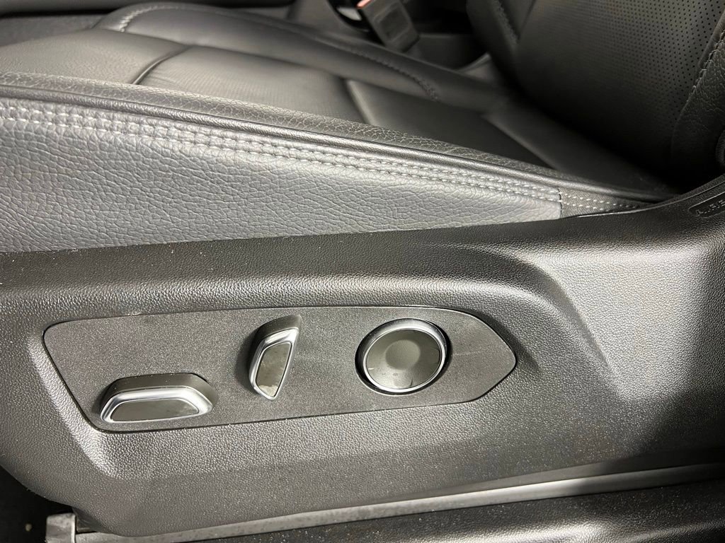 Used 2025 GMC Yukon XL Denali image 25