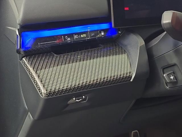 Used 2025 BMW M5 w/ Carbon Package image 17