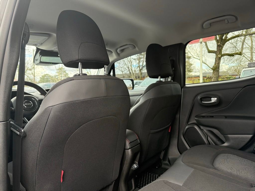 Used 2023 Jeep Renegade Trailhawk image 17