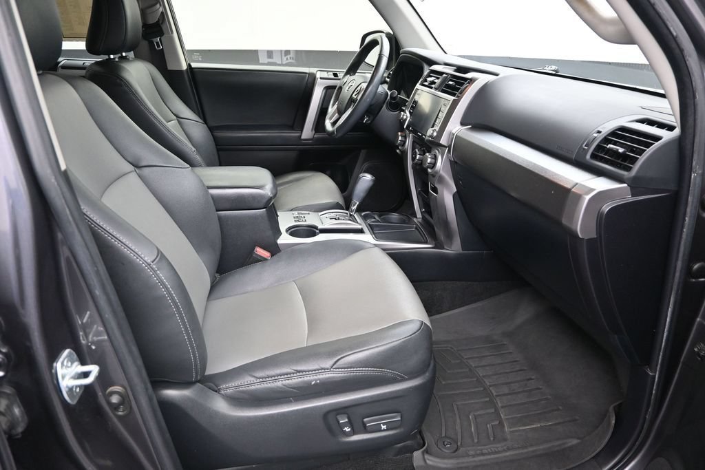 Used 2021 Toyota 4Runner SR5 Premium w/ Moonroof Package RWD image 26