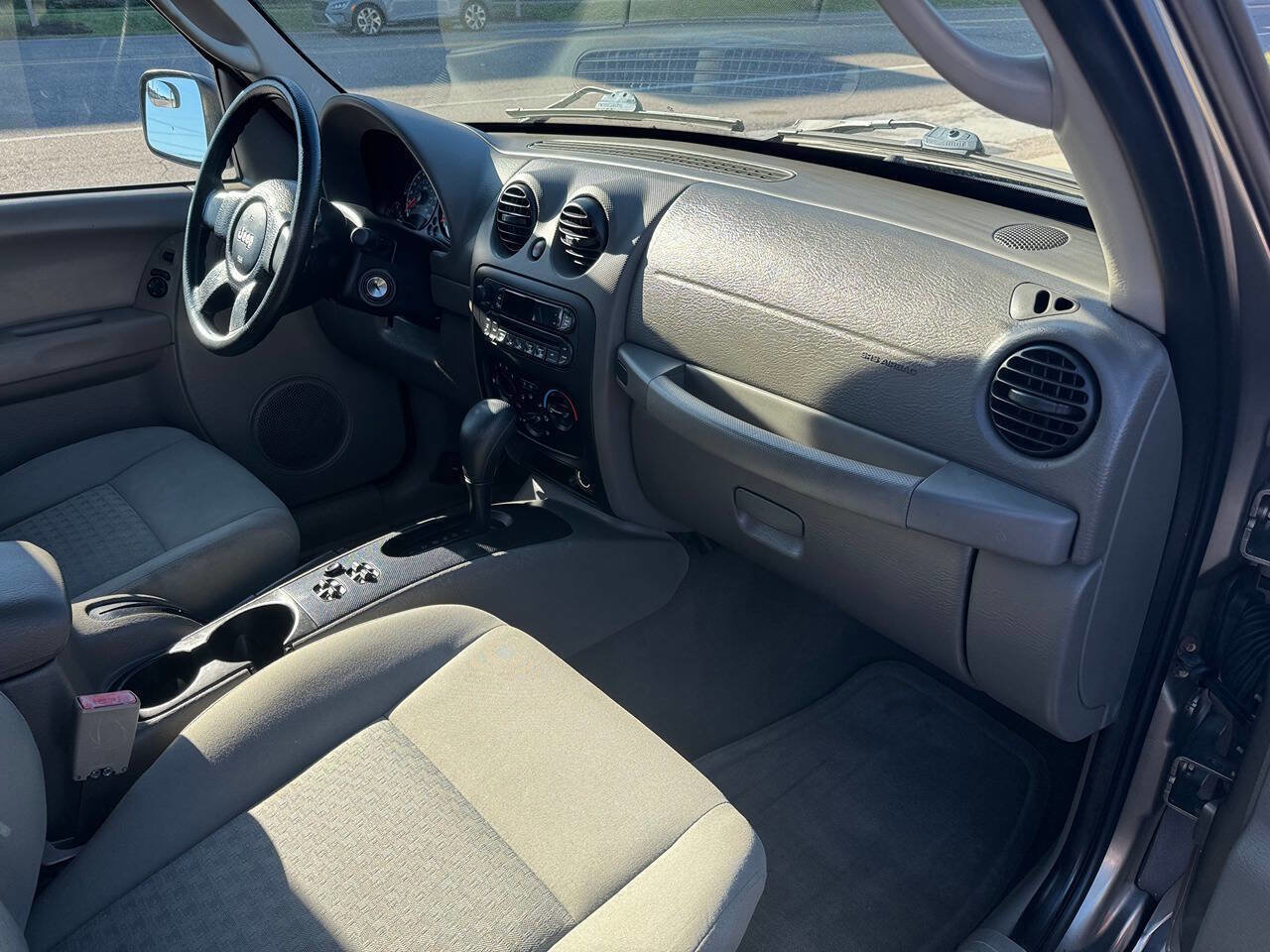 Used 2006 Jeep Liberty Sport image 18