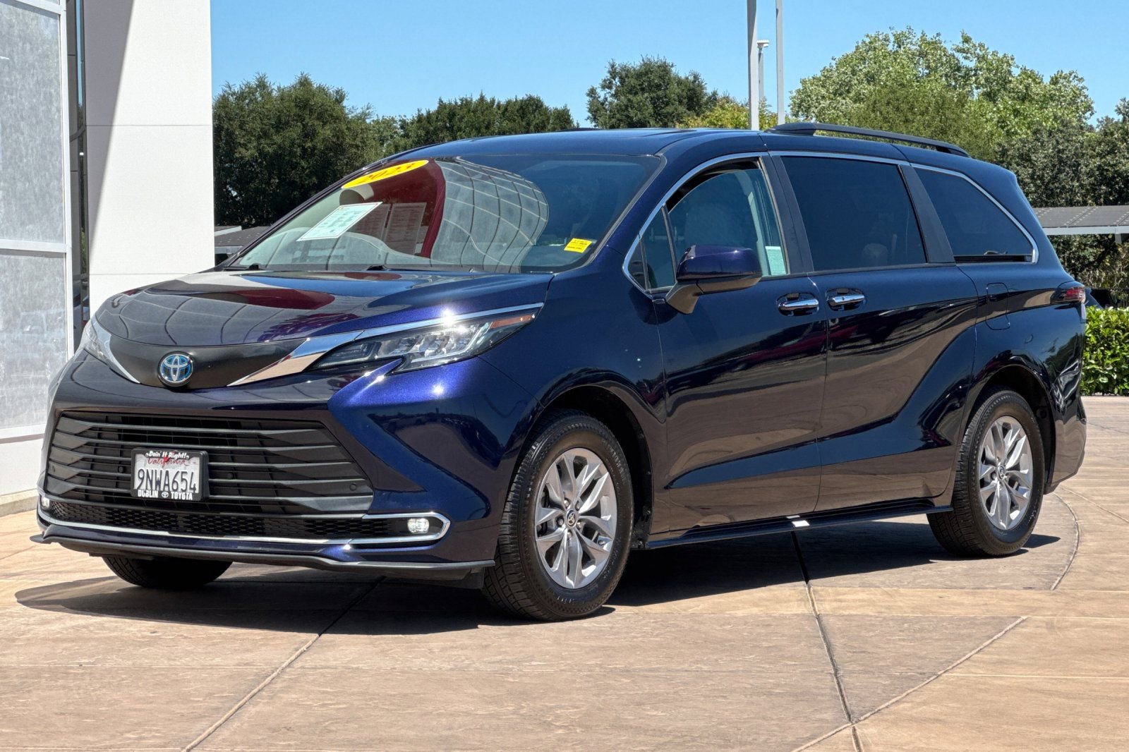 Certified 2023 Toyota Sienna XLE FWD image 10