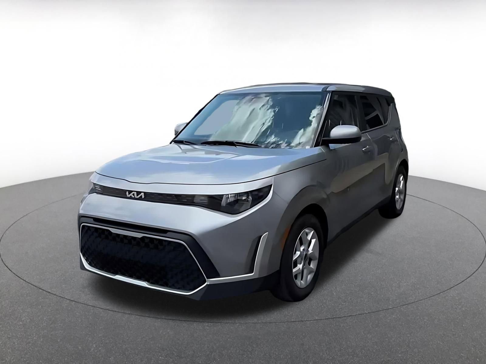 Used 2025 Kia Soul LX w/ LX Technology Package FWD image 6