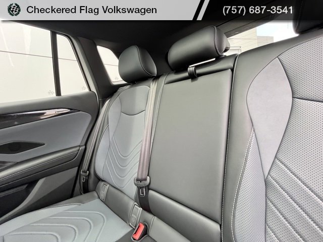 New 2025 Volkswagen Tiguan SE R-Line image 53