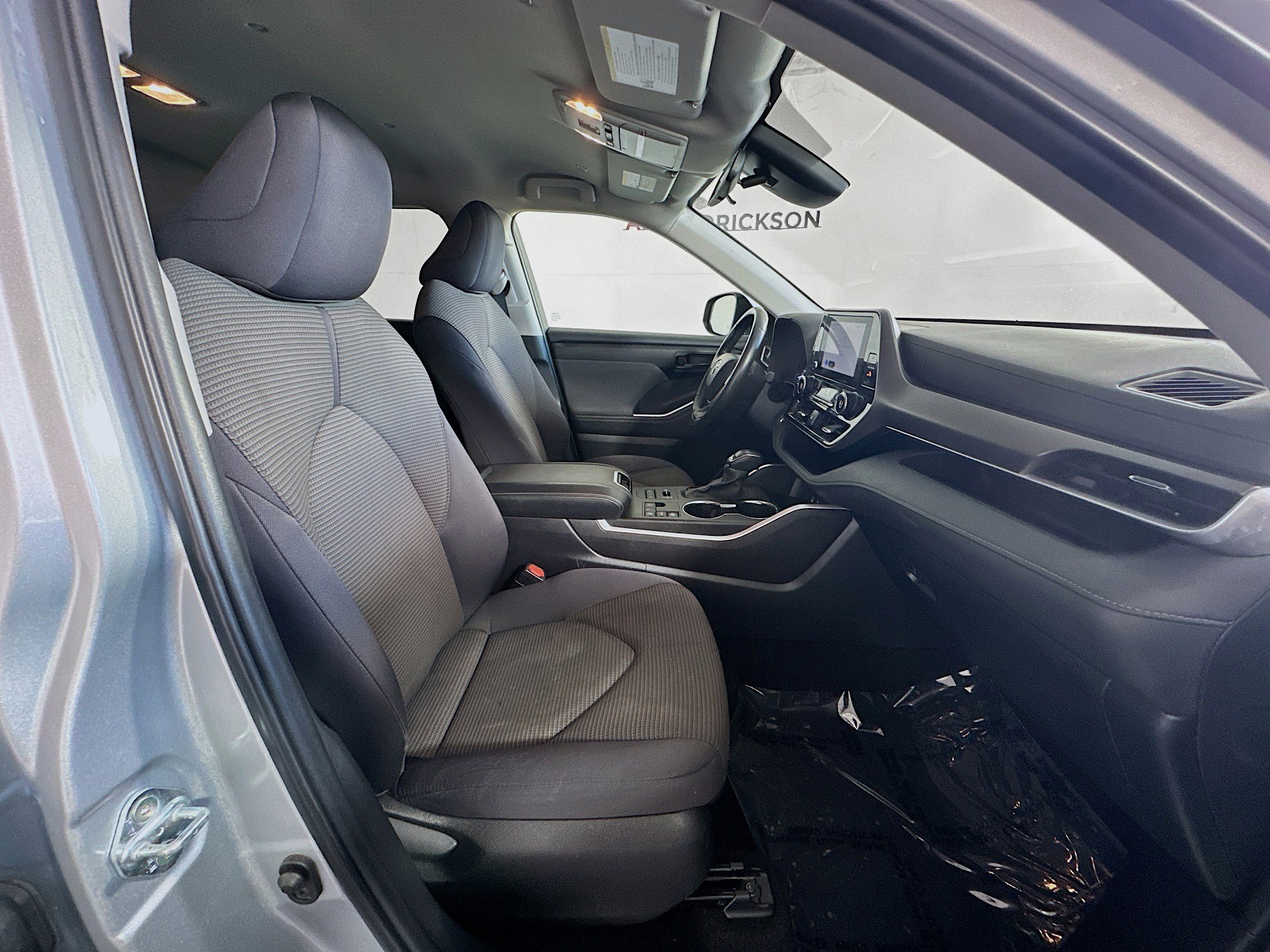 Used 2024 Toyota Highlander LE image 28