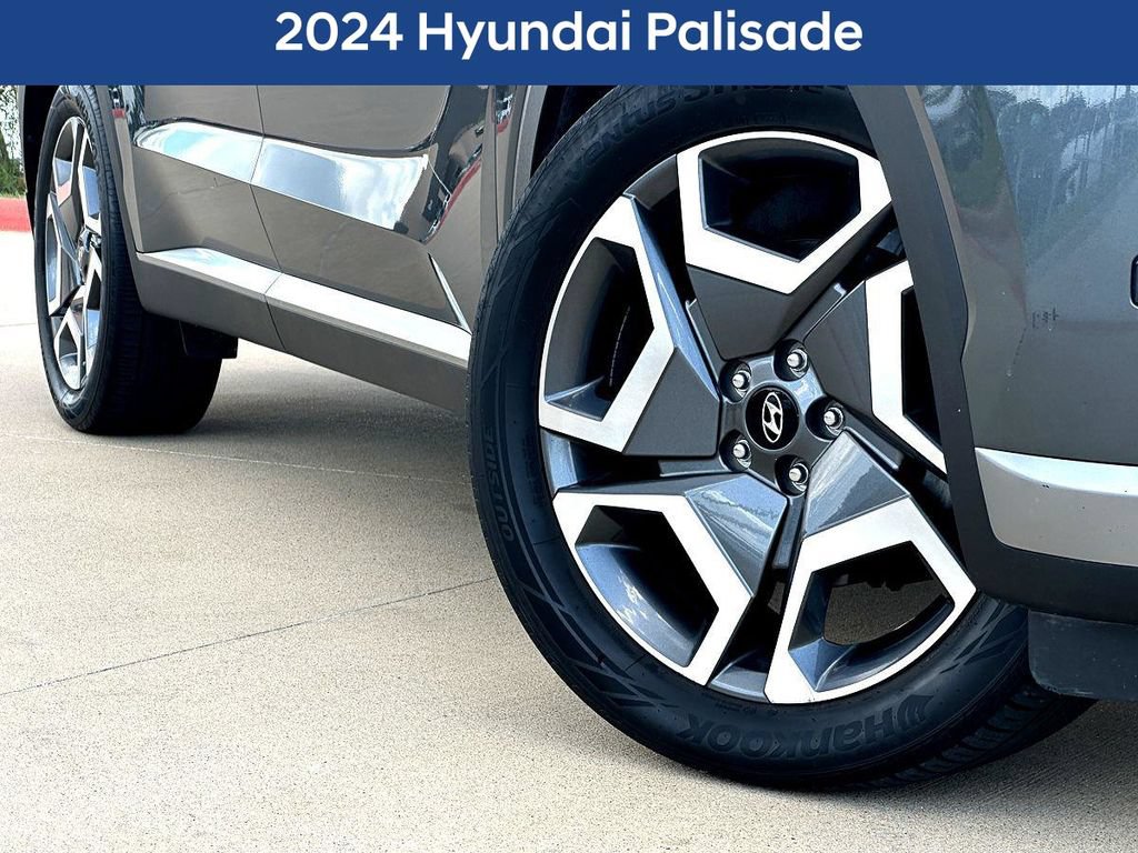 Used 2024 Hyundai Palisade Limited FWD image 2
