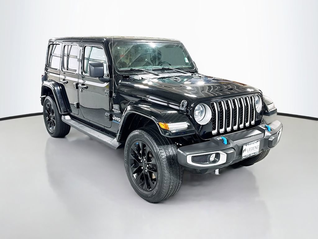 Used 2023 Jeep Wrangler Unlimited Sahara w/ Cold Weather Group AWD/4WD image 3