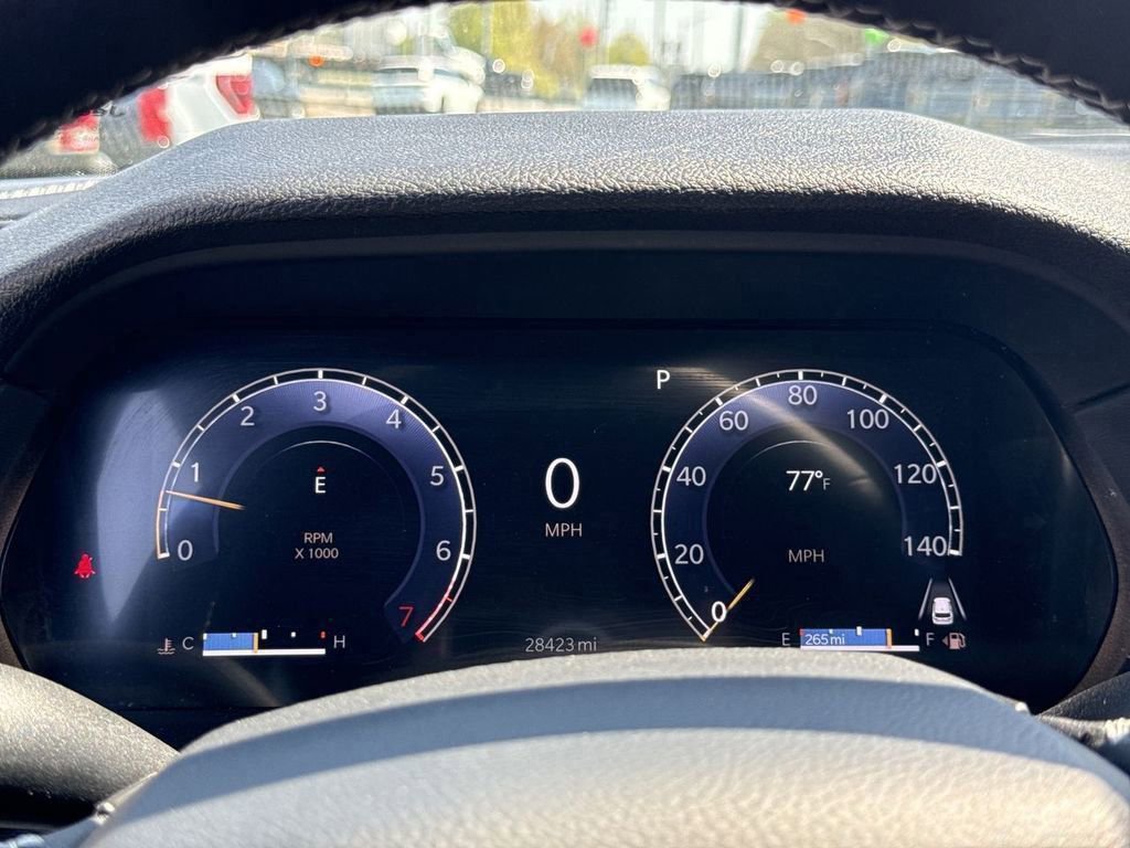 Used 2025 Jeep Grand Cherokee Altitude AWD/4WD image 25