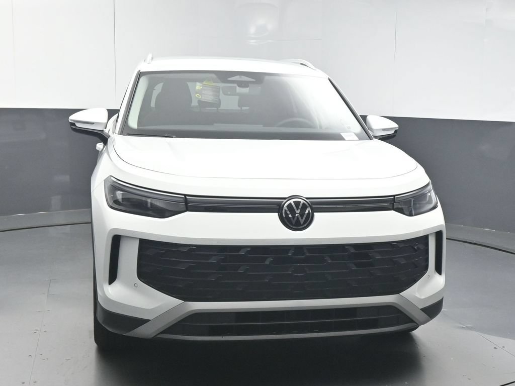 New 2026 Volkswagen Tiguan SE FWD image 3